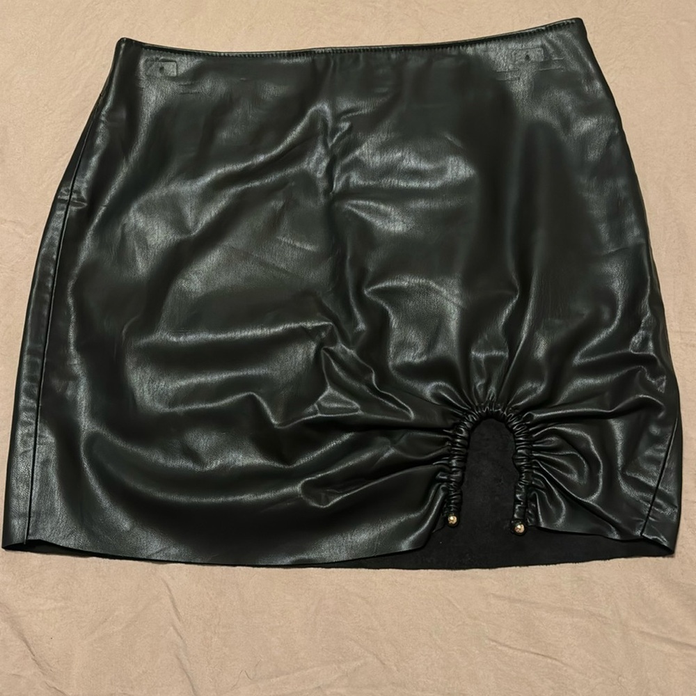 ZARA FAUX LEATHER MINI SKIRT BLACKK SIZE SMALL NWT